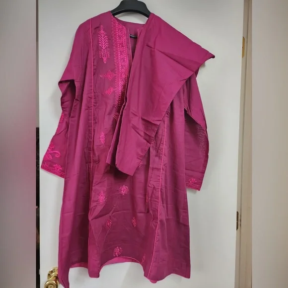 Alkaram shalwar Kameez - Picture 3 of 8